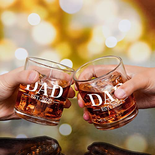 Futtumy Dad Est 2022 Whiskey Glass, Dad Gift for Men Father Dad New Dad Husband from Son Daughter Wife, Father Scotch Glass for Father’s Day Birthday Christmas Retirement, 10 Oz