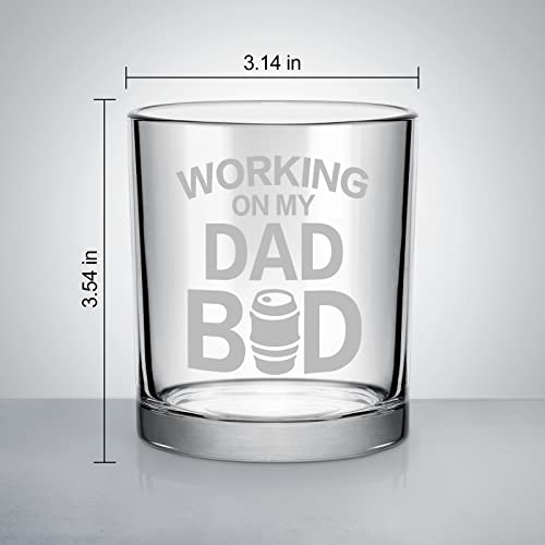 Modwnfy Father's Day Gifts for Dad, Dad Whiskey Glass, Funny Old Fashioned Glass for Dad Papa Father from Daughter Son, Dad Gift for Birthday Christmas, Working on My Dad Bod, 10 Oz