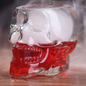 HOAZIACEHN Skull Shot Glasses 2PCS, Crystal Skeleton Cup Halloween Drinkware Supplies, Skull Shaped Clear Glass Cup For Halloween Party Bar (80ml)