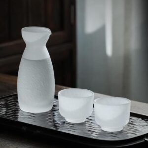 Rxcvkmw 5-Piece Japanese Glass Sake Set, Contains 1 Sake Bottle and 4 Sake Glasses