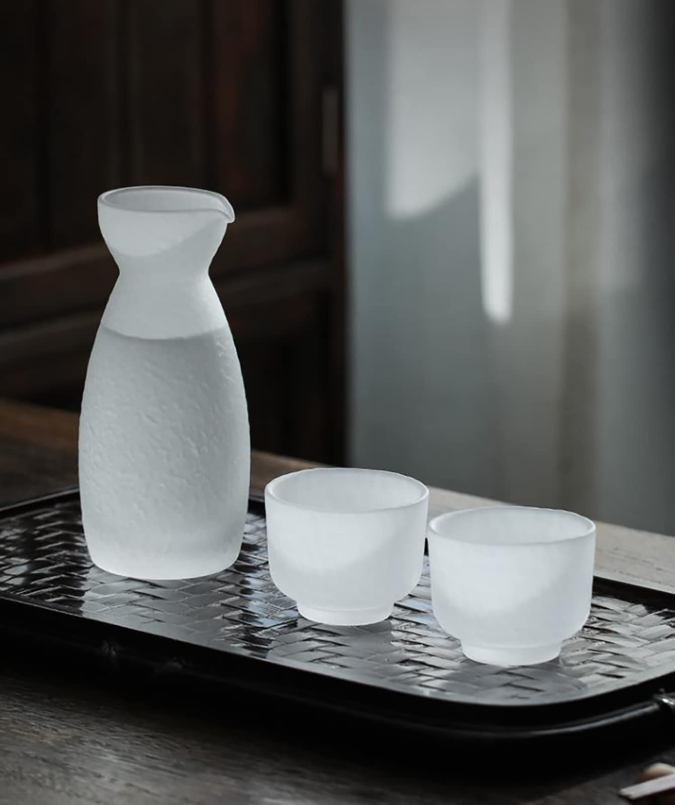 Rxcvkmw 5-Piece Japanese Glass Sake Set, Contains 1 Sake Bottle and 4 Sake Glasses