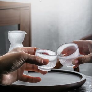 Rxcvkmw 5-Piece Japanese Glass Sake Set, Contains 1 Sake Bottle and 4 Sake Glasses