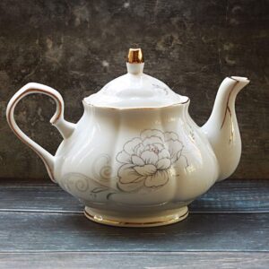 Jomop Ceramic Tea pot Floral Design White 855ml About 4 Cups (Gold)