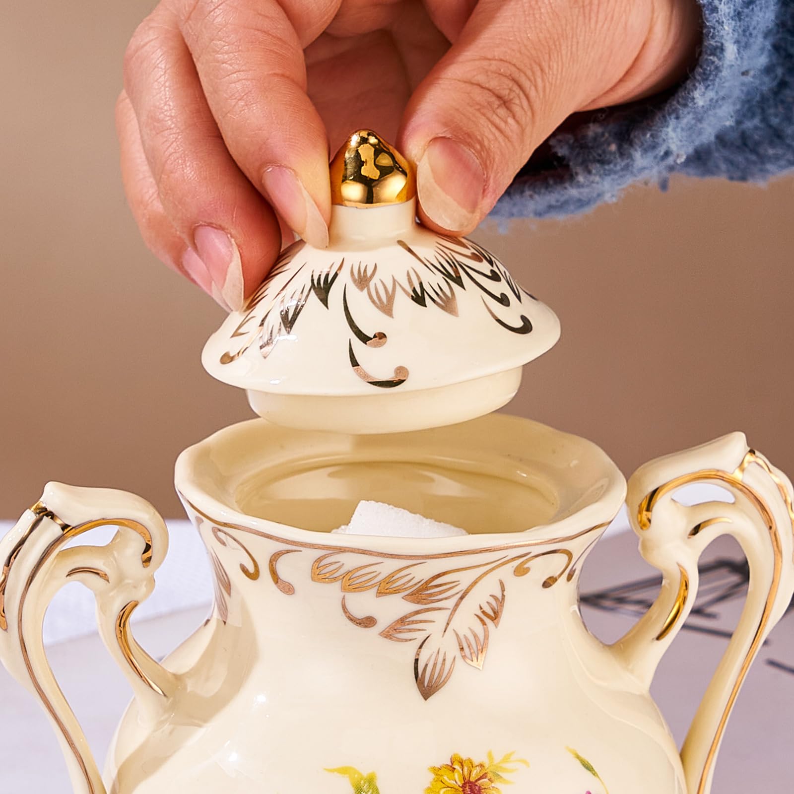 YOLIFE Ceramic Sugar and Creamer Set, Vintage Ivory Flowering Shrubs Golden Leaves Edge Porcelain Creamer Sugar Bowl with Lid Coffee Server Set Gifts