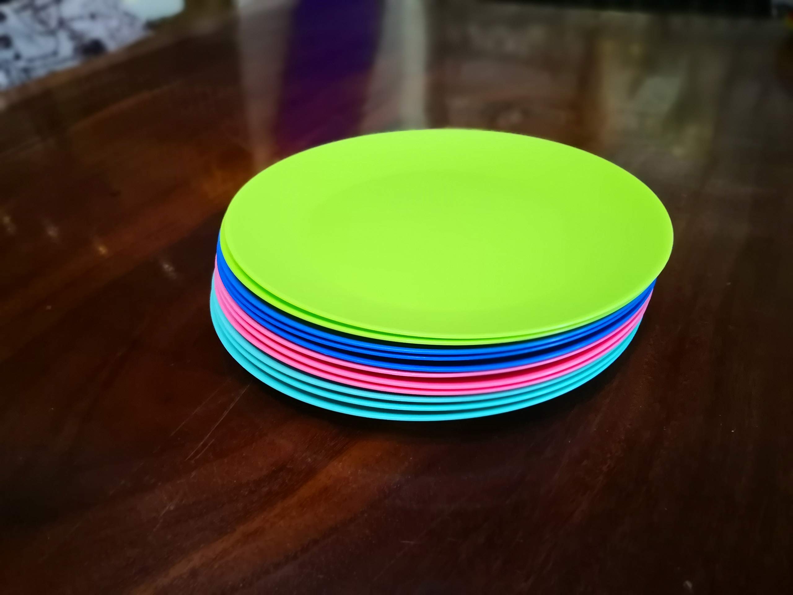YUYUHUA Plastic Plates Reusable 10 inch - Kitchen Flat Dinner Plates - Dishwasher Safe & Microwavable Plates set of 12 - Kids Stacking Colorful Plates for Indoor Outdoor (BPA Free)
