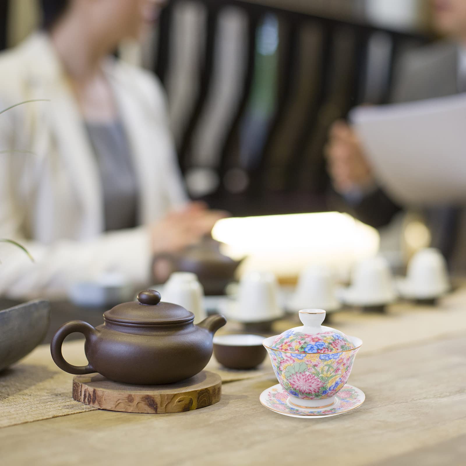 The lid can effectively dust, and other dirty things from entering the cup.