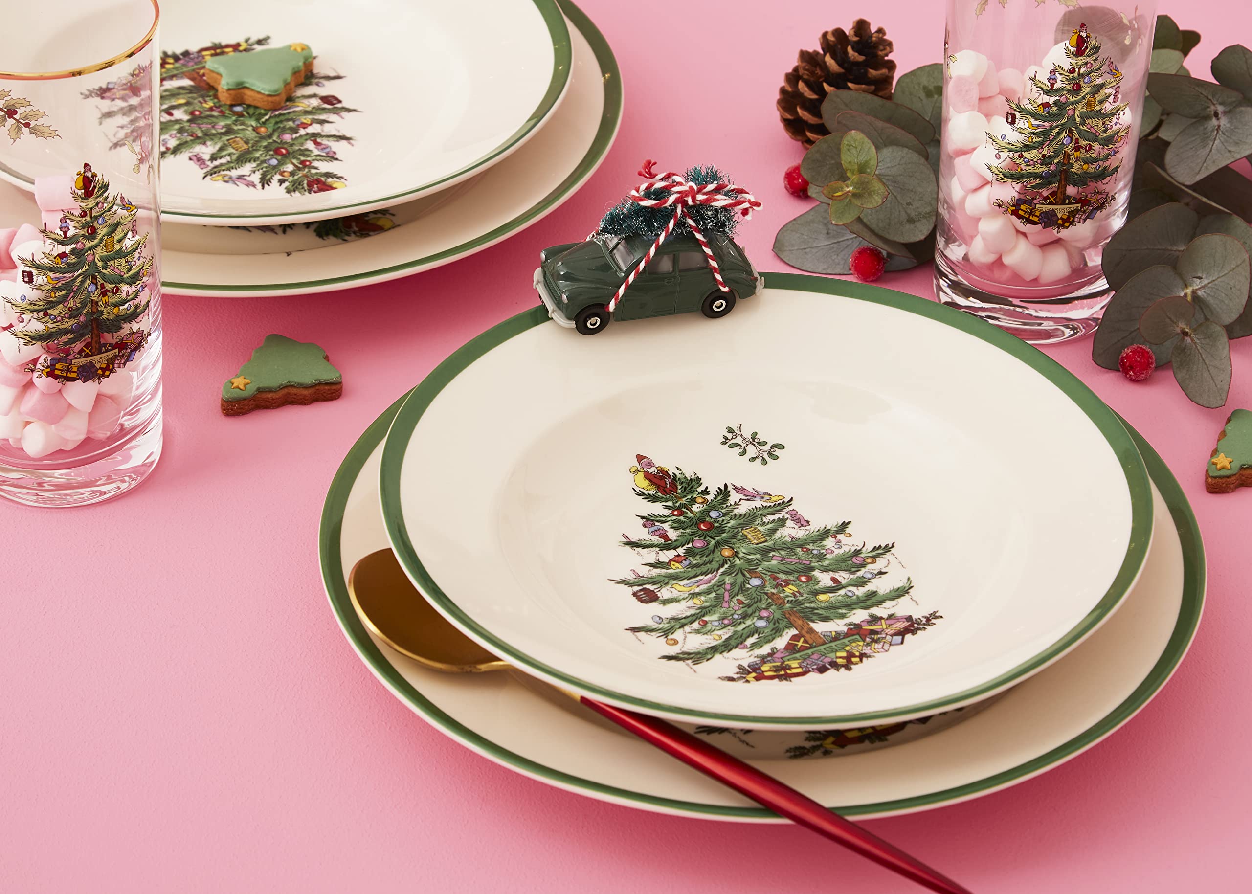 Spode Christmas Tree Collection Pasta Bowl, set of 4, Rimmed Plate for Serving Salad, Spaghetti, and Soup, 10-Inch, Made of Porcelain, Dishwasher, Microwave, and Freezer Safe