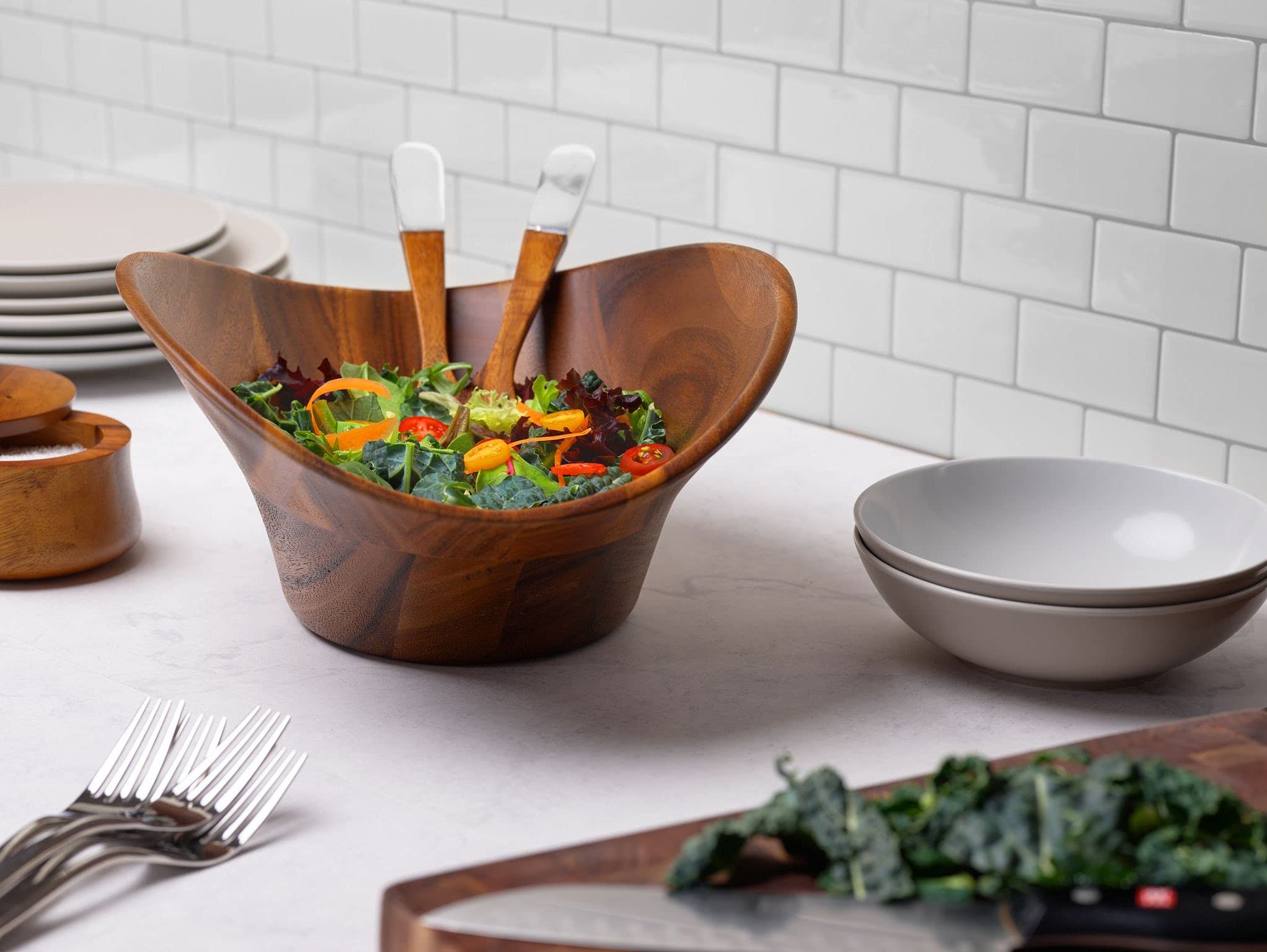 nambe Ripple Wooden Salad Bowl 3 Piece Set | 15.5 -Inch Large Salad Bowl with Serving Utensils | Acacia Wood and Nambe Alloy Salad Servers and Fruit Bowl | Housewarming Gift | Designed by Alvaro Uribe