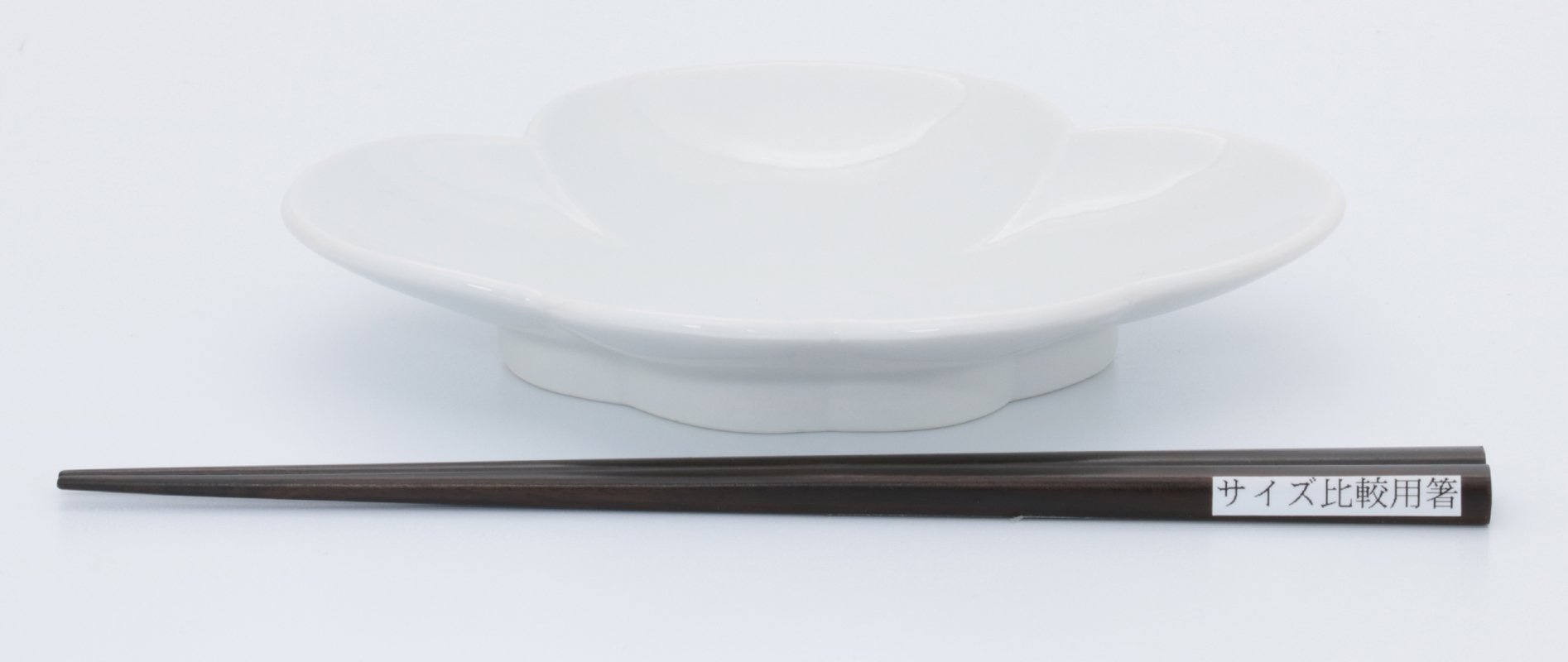 24to3西富陶磁器(Nishitomi) Arita Ware Hakushiyama Kiln Lucky Plate 2 Color Set Red and White Plum