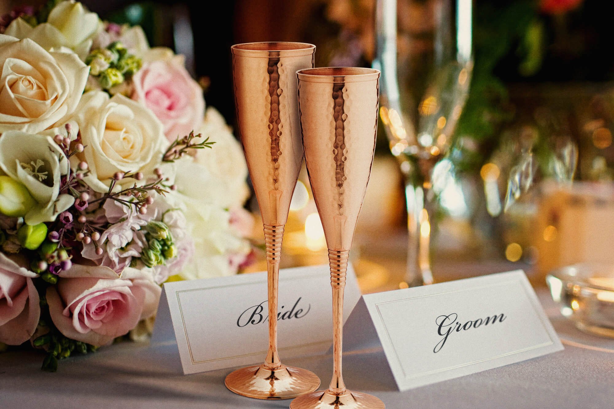 Copper champagne flutes of 6.7 oz set of 2 – Luxurious hammered copper champagne glasses – Each one is handcrafted and lacquered to prevent from tarnishing.