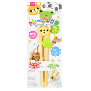 kids chopsticks, training chopsticks of daiso for kids, for right hand use, easy to pick up food with the tips [japan import] (bear)