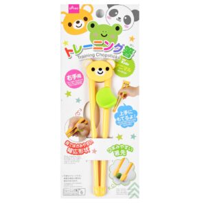 Kids chopsticks, training chopsticks of Daiso for Kids, For right hand use, Easy to pick up food with the tips [Japan Import] (Bear)