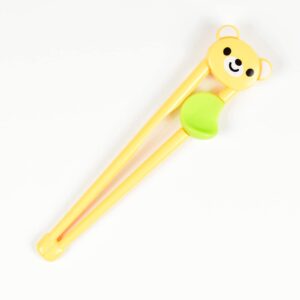 Kids chopsticks, training chopsticks of Daiso for Kids, For right hand use, Easy to pick up food with the tips [Japan Import] (Bear)