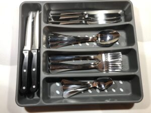 30 piece flatware set for 6, large fork, large spoon, small spoon, table knife, steak knife