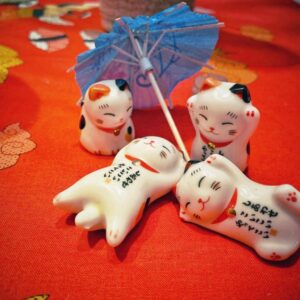 Honbay 5PCS Cute Ceramic Lucky Cat Chopsticks Rest Rack Stand Holder for Chopsticks, Forks, Spoons, Knives, Paint Brushes