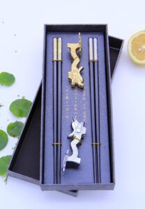 chopsticks, fiberglass chopsticks are reusable, with chopstick rest, dishwasher safe. chinese luxury chopsticks gift box set. 2 pairs (gold, silver) 1 portable beautiful storage bag