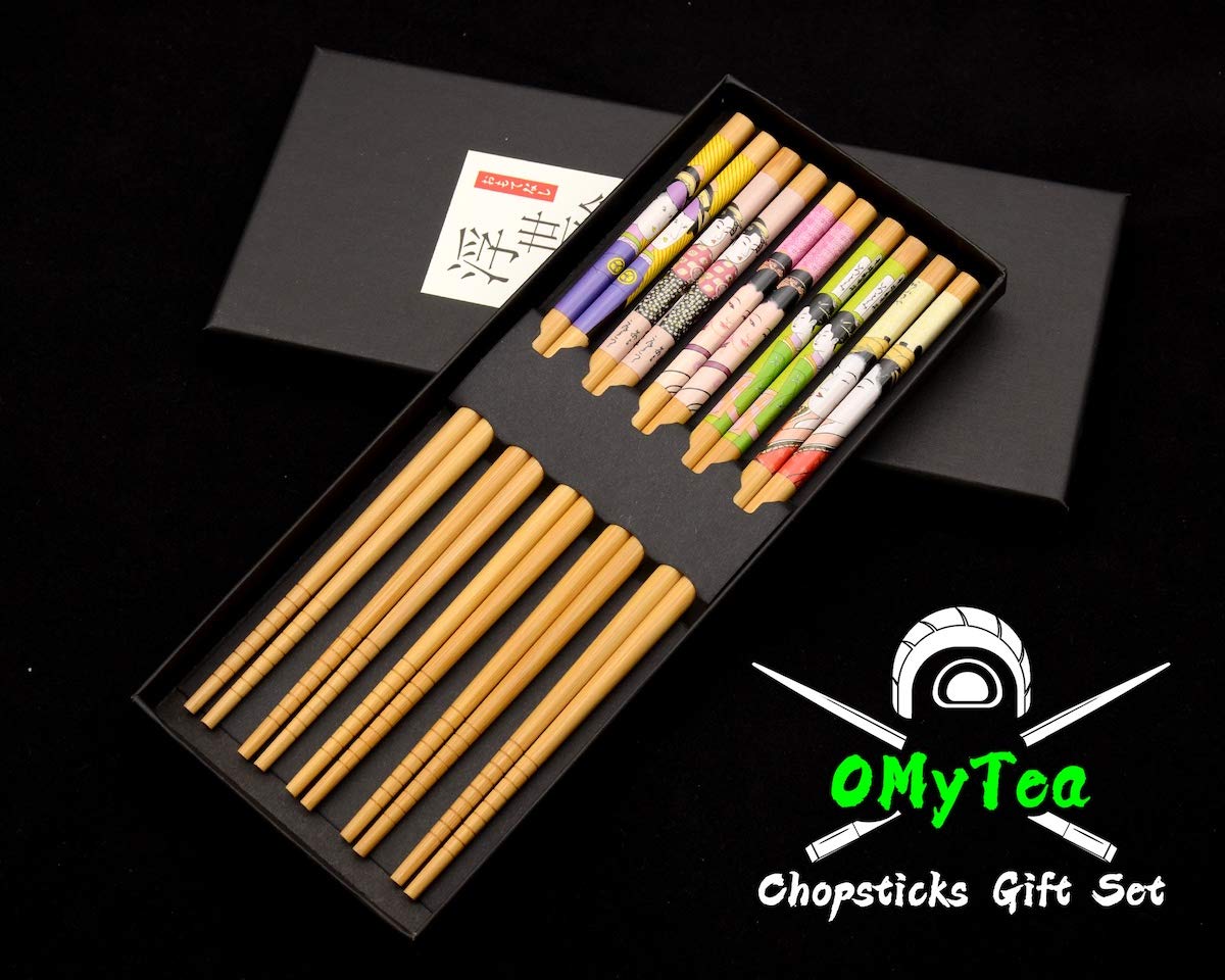 OMyTea Chopsticks Reusable - Japanese Bamboo Chopsticks 5 Pairs Gift Sets, 8.9 Inch/22.5cm, for Sushi, Ramen, Noodles, Rice, Camping, Travel (Geisha Girl)