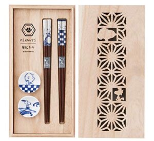 peanuts sn80-842h snoopy dyed chopsticks, pair set (comes in wooden box)