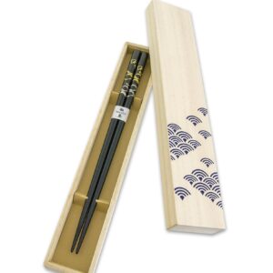 Hashimoto-Kousaku Wajima Japanese Natural Lacquered Wooden Chopsticks Reusable in Gift Box, Seasonal Scenery Naminotori (Black) Made in Japan, Handcrafted