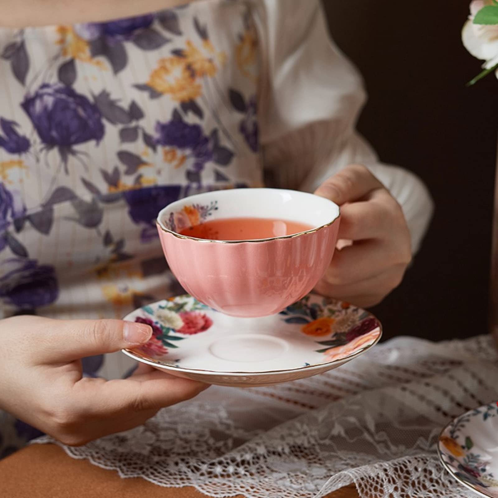 Lyellfe Set of 2 Tea Cup and Saucers, 8 Oz Floral Tea Cups with Gold Trim and Spoon, Porcelain British Coffee Cups, Cappuccino Espresso Latte Cup Mugs for Party Birthday Wedding Gifts