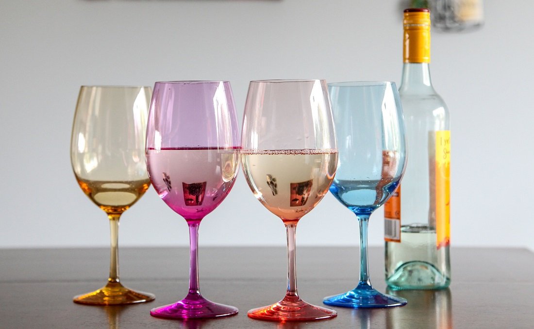 Lily's Home Unbreakable Acrylic Wine Glasses, Made of Shatterproof Tritan Plastic and Ideal for Indoor and Outdoor Use, Reusable (Multi - Light)