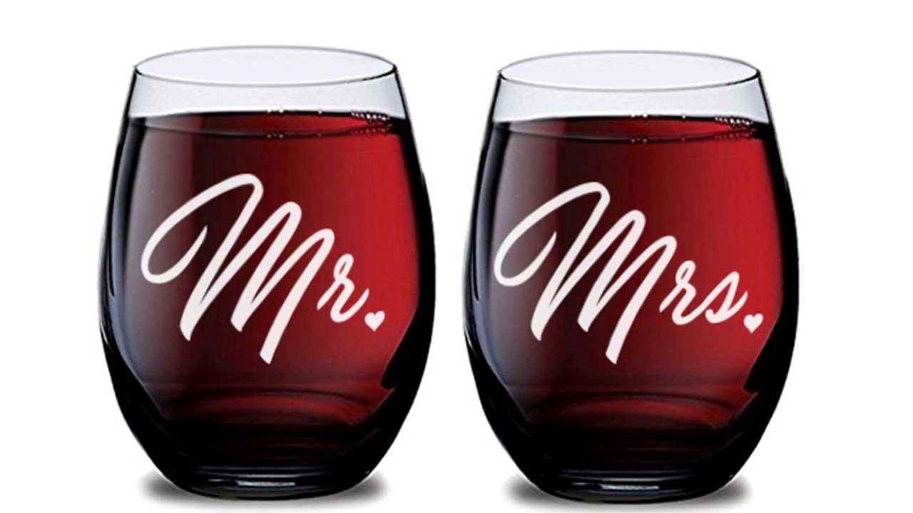 GSM Brands Mr and Mrs Stemless Wine Glasses for Bride and Groom Wedding Celebration (Set of 2), Made of Unbreakable Tritan Plastic and Dishwasher Safe - 16 Ounces