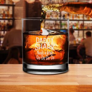Daddy Shark Needs A Drink Do Do Do Whiskey Glass - Funny Birthday Fathers Day Gift for Dad