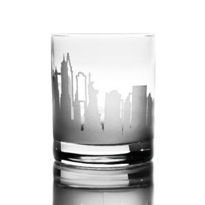 greenline goods whiskey glasses - 10 oz tumbler for new york lovers (single glass) - etched with new york skyline - old fashioned rocks glass