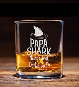 papa shark needs a drink do do do do whiskey glass - gift for new dad