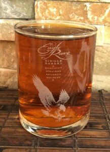 eagle rare 10 year old kentucky straight bourbon collectible whiskey glass 8 oz