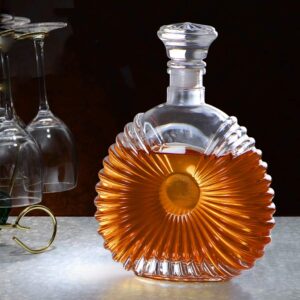 MDLUU Liquor Decanter, Glass Decanter with Airtight Stopper, Decanter Bottle for Whiskey, Brandy, Scotch, Bourbon 24oz/700ml