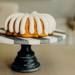 Black and White Marble Cake Pedestal