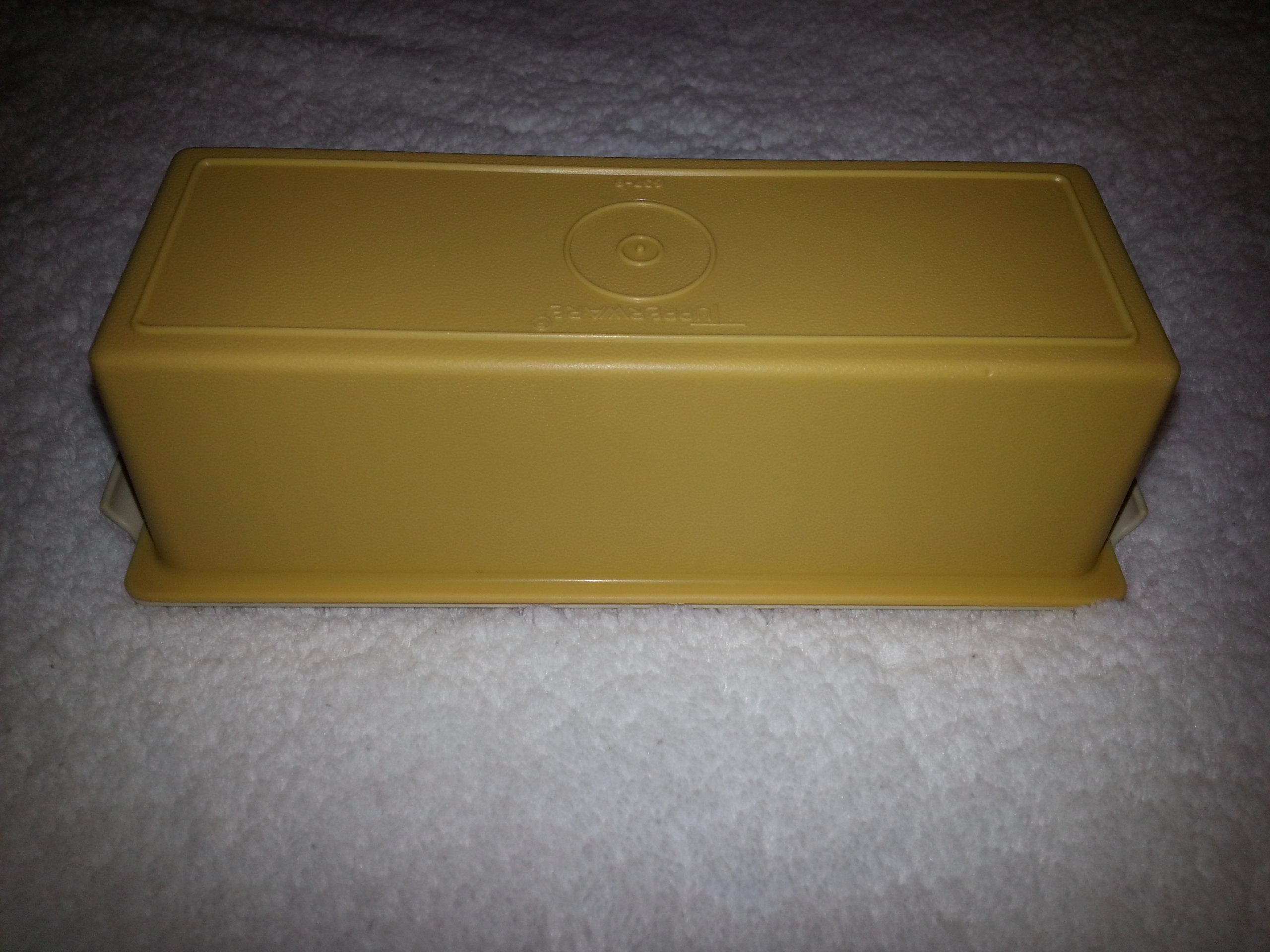 Tupperware Gold Stick Butter Dish (1/4 lb. stick)