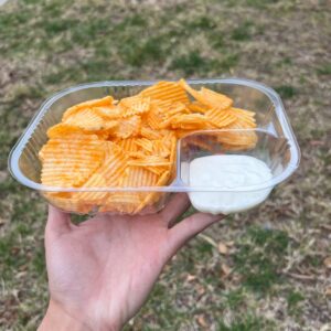 通用 6" x5"x 1 1/2" Inch Disposable Clear 2 Compartment Plastic Nacho Tray For Chips Cheese Sauce And Other Dips Sauce 50-Pack