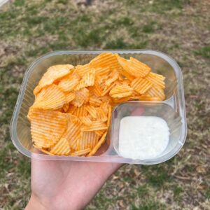 通用 6" x5"x 1 1/2" Inch Disposable Clear 2 Compartment Plastic Nacho Tray For Chips Cheese Sauce And Other Dips Sauce 50-Pack