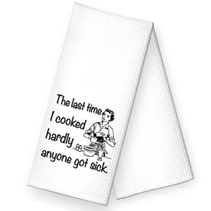 rzhv the last time i cooked hardly anyone got sick kitchen towel, funny retro housewife dish towel gift for women sisters friends mom aunty hostess, housewarming new home