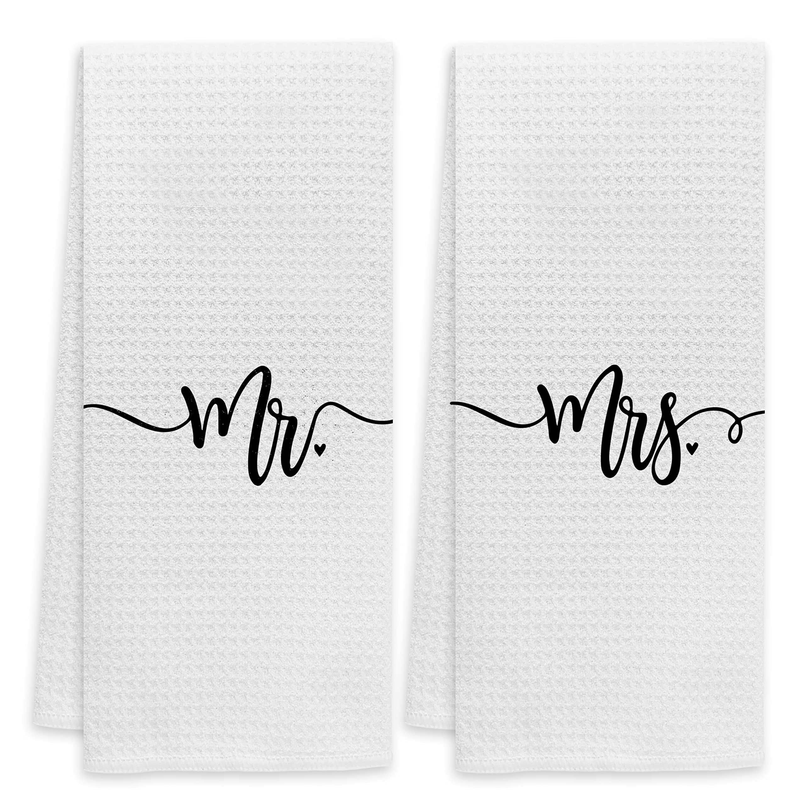 Voatok Mr. & Mrs.Minimalist White Bath Towel, Couples Gifts Set of 2 Decorative Towels,Gifts for Husband Wife Newlyweds