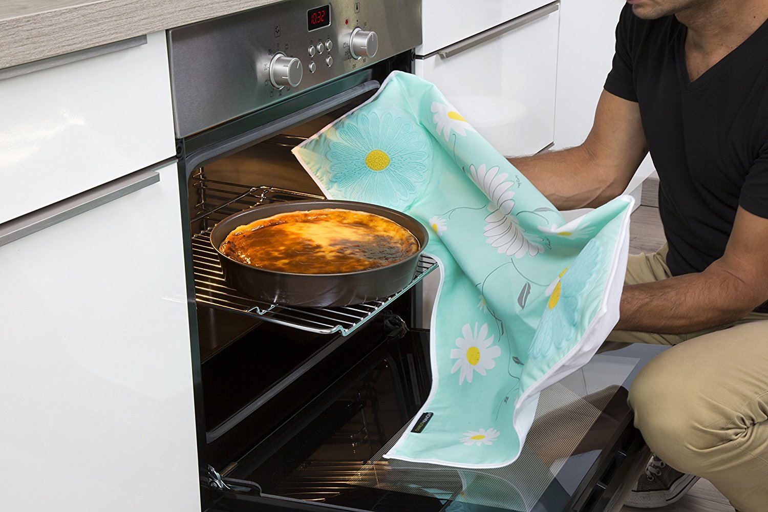 Charles Viancin Silicone Daisy Chef's Towel