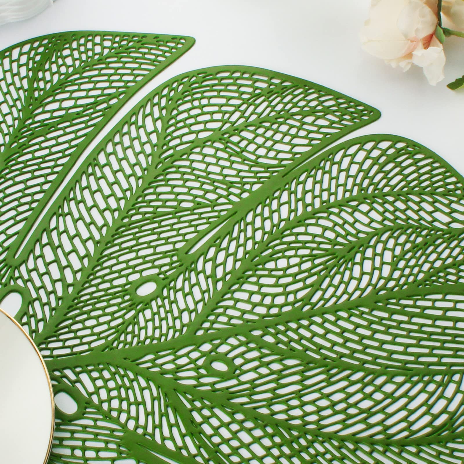 Evevda Green Leaf Shaped Vinyl Placemats for Dinner Table Set of 6 Metallic Plastic Green Place Mats Wipeable 6Pcs Table Mats for Wedding Annersary Dinner Table Decoration Mats(17.7x13.8inch/45x35cm)