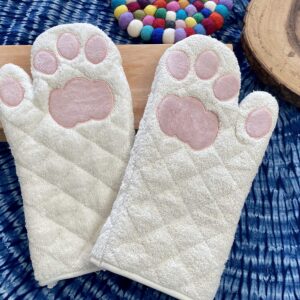 Cricket & Junebug Oven Mitts Cat Paws - White and Pink