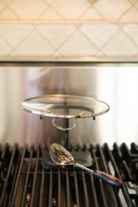 hot top holder for hot pan lids - no burning of hands - no mess - no condensation - stone black