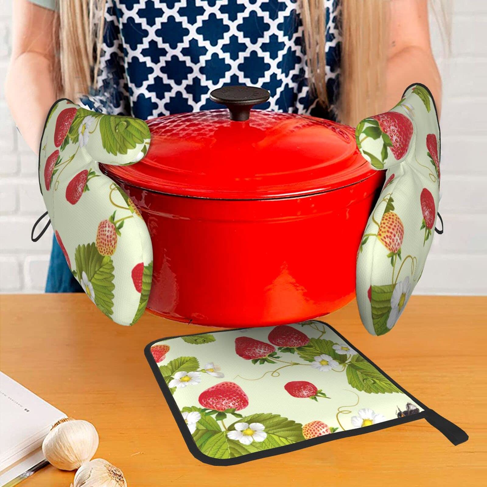 YILEQUAN Lovely Strawberry Print Oven Mitts and Pot Holders Sets,Kitchen Oven Glove High Heat Resistant 500 Degree Oven Mitts and Potholder,Surface Safe for Baking, Cooking, BBQ,Pack of 3, One Size