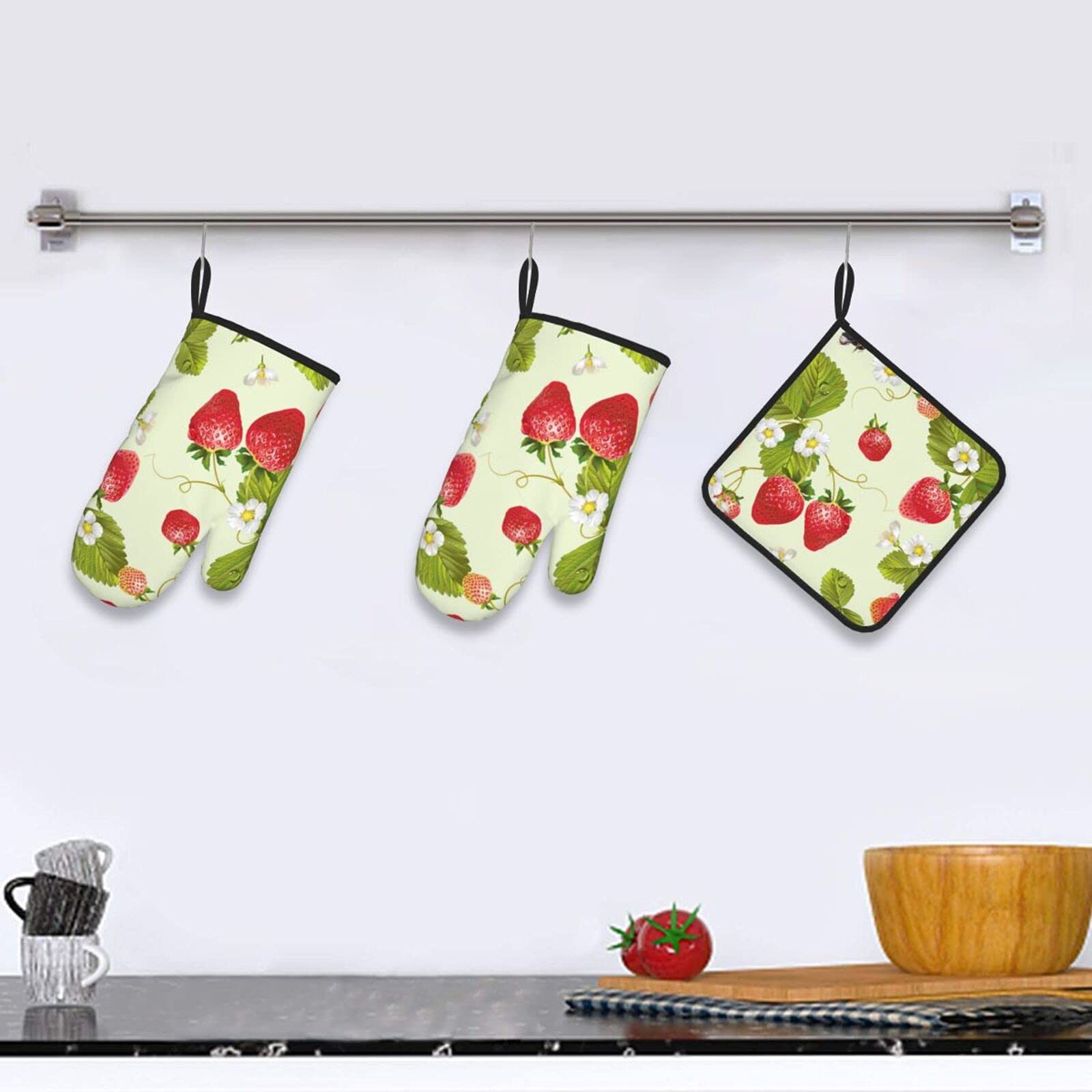 YILEQUAN Lovely Strawberry Print Oven Mitts and Pot Holders Sets,Kitchen Oven Glove High Heat Resistant 500 Degree Oven Mitts and Potholder,Surface Safe for Baking, Cooking, BBQ,Pack of 3, One Size