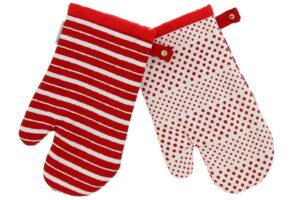 cuisinart reversible print oven mitts, 2pk - heat resistant oven gloves provide protection and safe insulation to handle hot kitchen items - non slip oven mitt set with hanging loop - salsa red