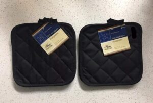 home collection 4~ pot holders 7 in x 7 in 100% polyester (black)