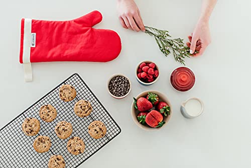 Le Creuset Oven Mitt, Cherry