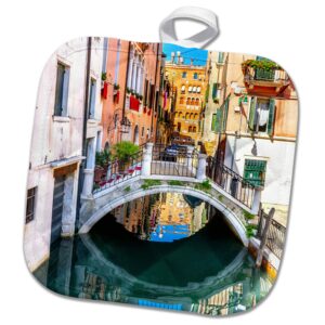 3drose pot holder, reflection of buildings and boats, venice, italy