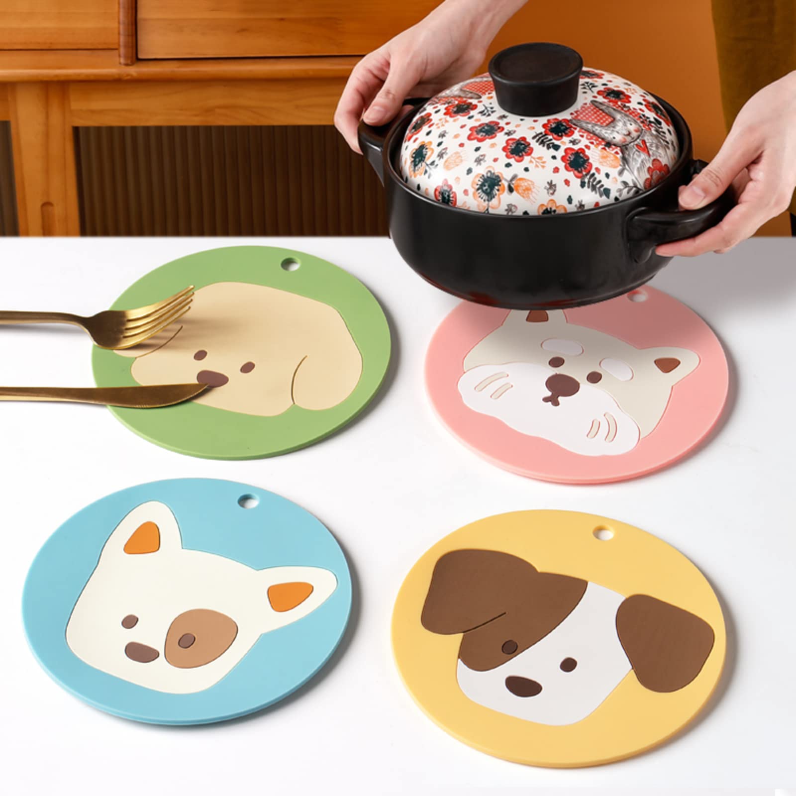 4pcs Cartoon Animal Kitchen Heat Resistant Mat Silicone Pot Holders,Dog Bulldog Pattern Trivets for Hot Pot and Pans,Cute Kitchen Accessories, Heat Insulation Anti hot pad (4Pcs Dogs)