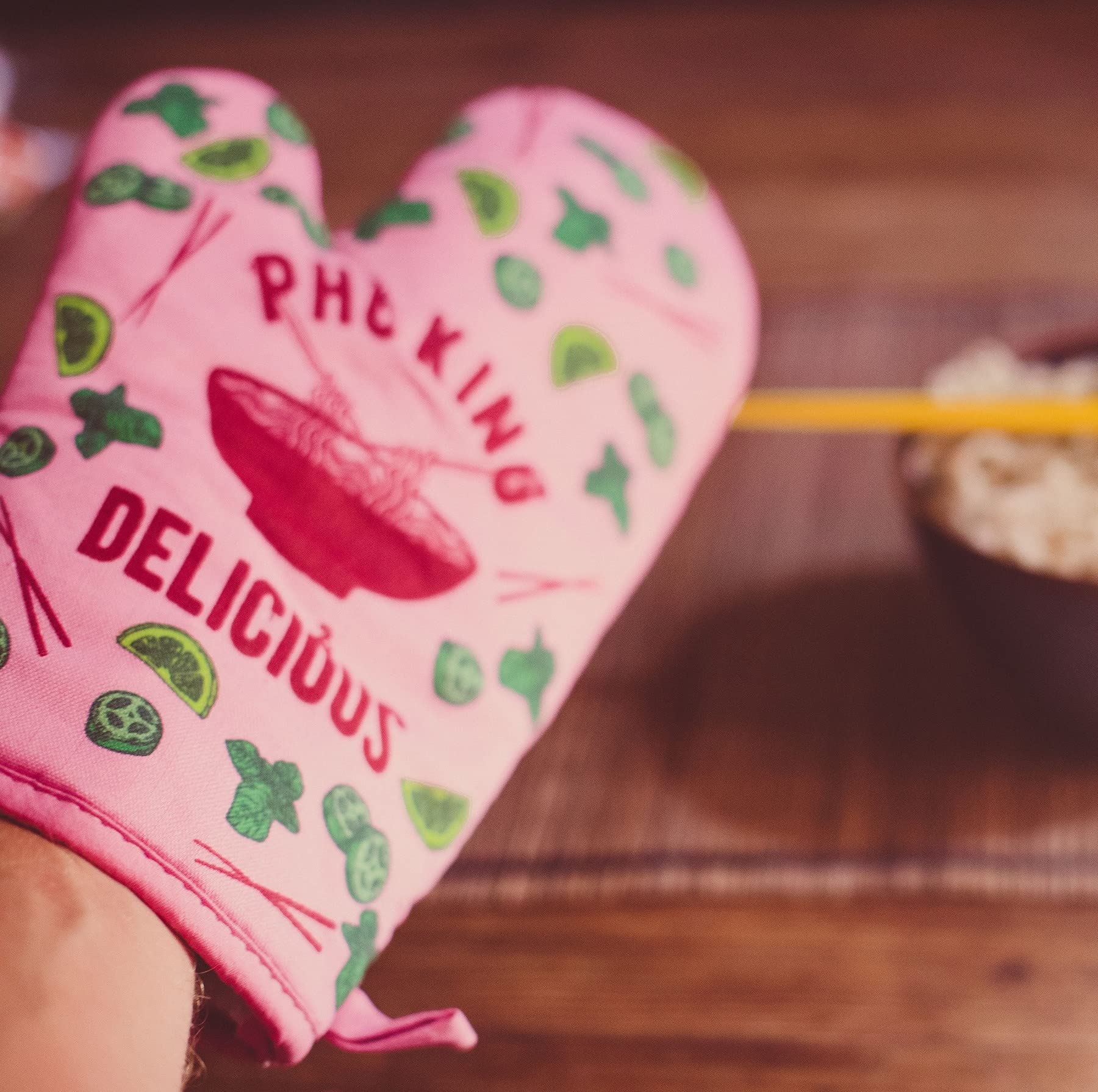 Pho King Delicious Oven Mitt Funny Vietnamese Soup F*cking Delicious Graphic Novelty Kitchen Glove Funny Graphic Kitchenwear Funny Food Novelty Cookware Pink Oven Mitt