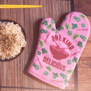 Pho King Delicious Oven Mitt Funny Vietnamese Soup F*cking Delicious Graphic Novelty Kitchen Glove Funny Graphic Kitchenwear Funny Food Novelty Cookware Pink Oven Mitt